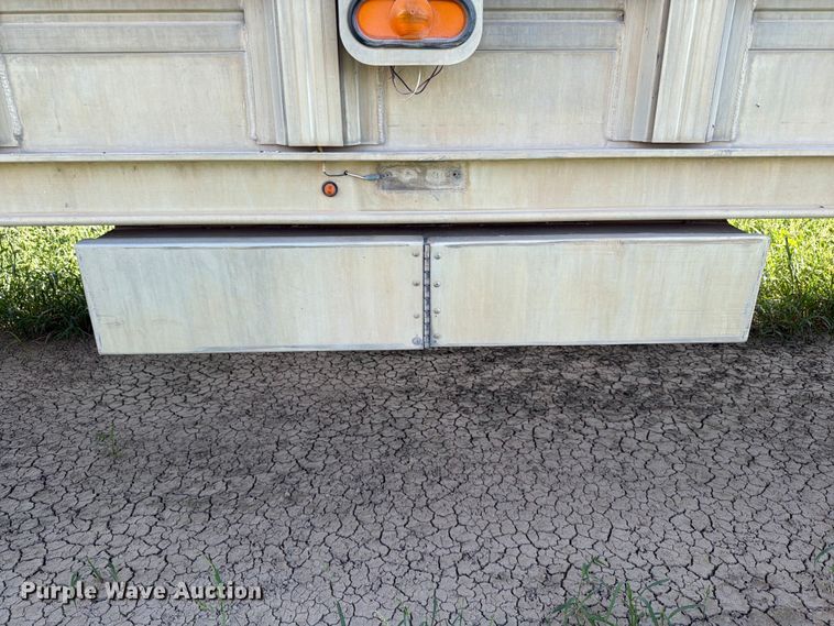 image for item EW8652 2006 Barrett livestock trailer