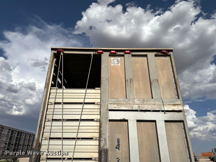 image for item EW8652 2006 Barrett livestock trailer