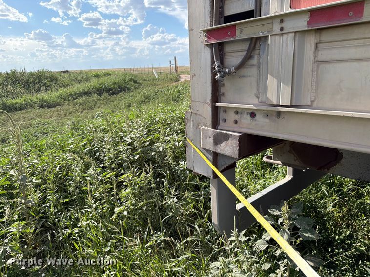 image for item EW8652 2006 Barrett livestock trailer