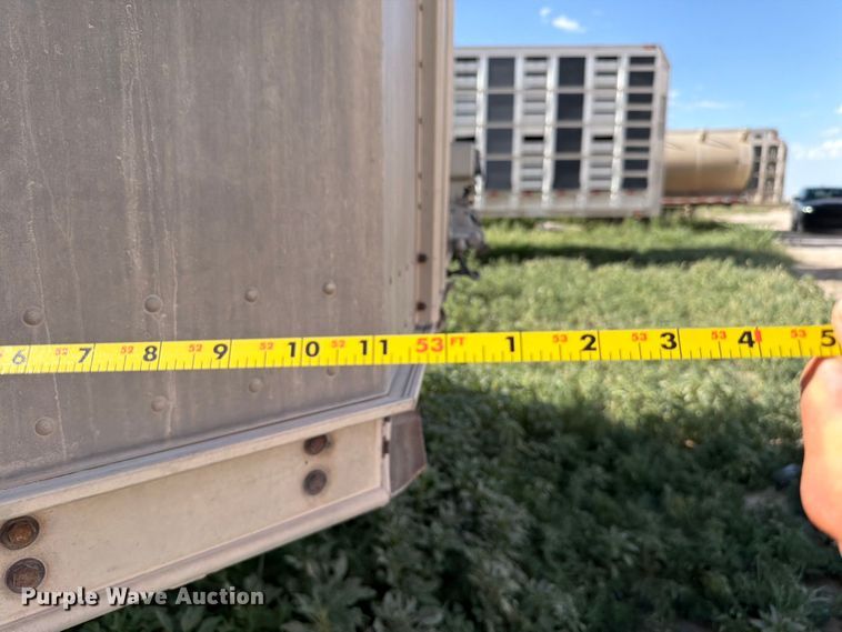 image for item EW8652 2006 Barrett livestock trailer