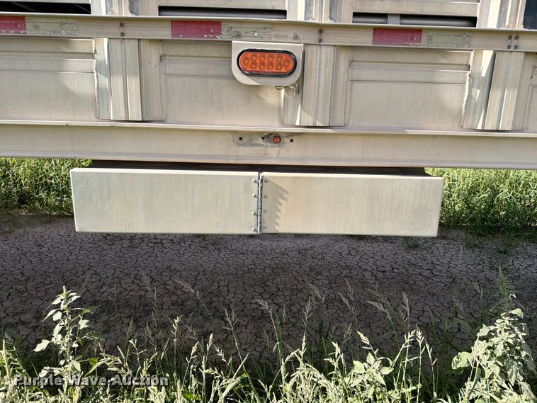 image for item EW8652 2006 Barrett livestock trailer