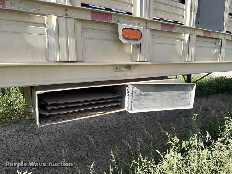image for item EW8652 2006 Barrett livestock trailer