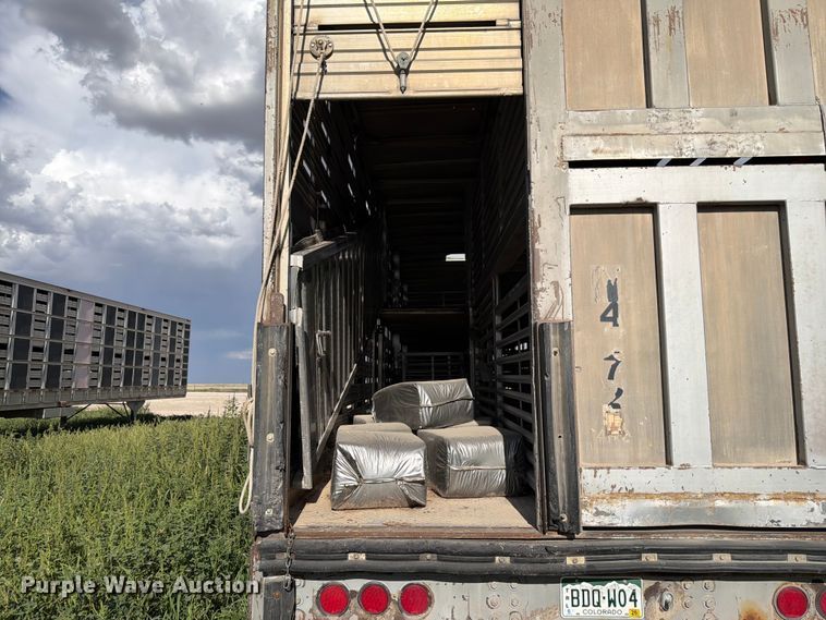 image for item EW8652 2006 Barrett livestock trailer