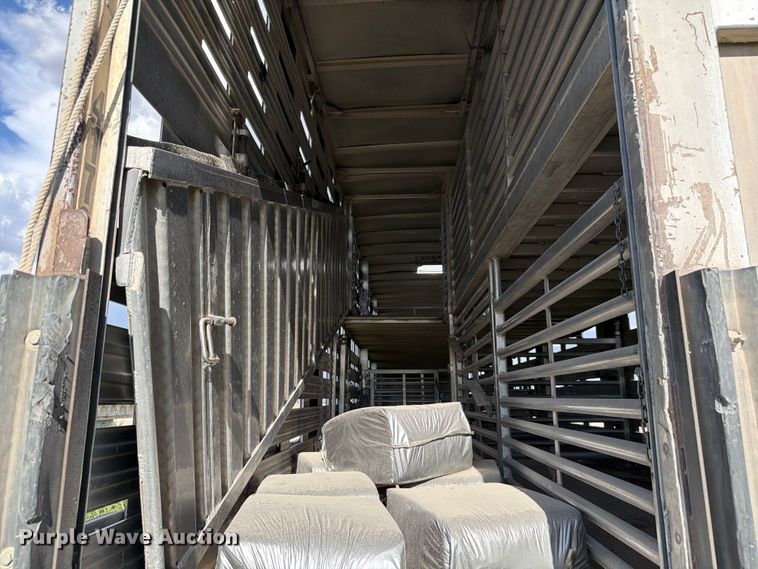 image for item EW8652 2006 Barrett livestock trailer