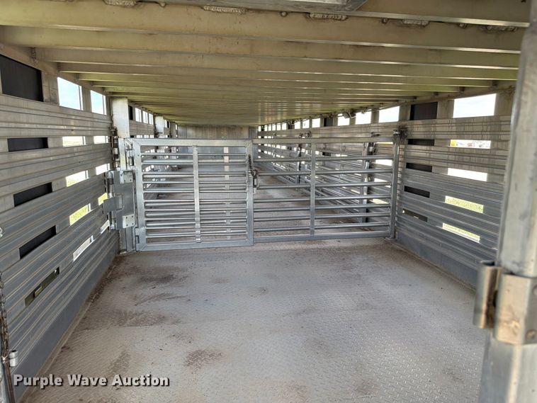 image for item EW8652 2006 Barrett livestock trailer