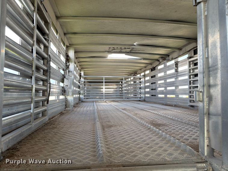image for item EW8652 2006 Barrett livestock trailer