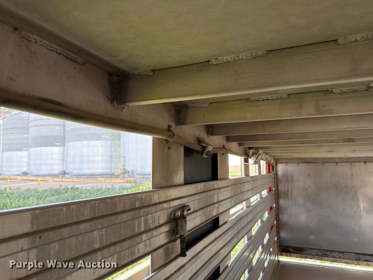 image for item EW8652 2006 Barrett livestock trailer