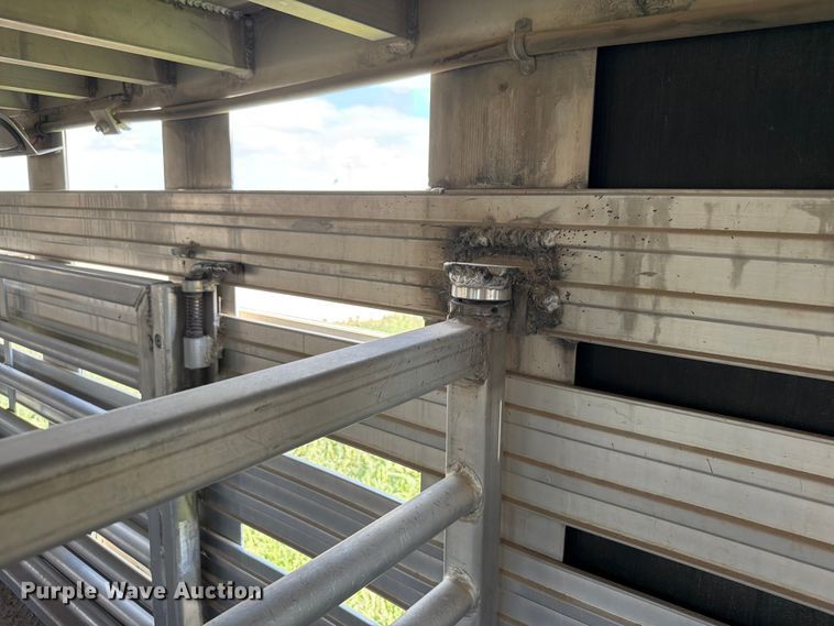 image for item EW8652 2006 Barrett livestock trailer