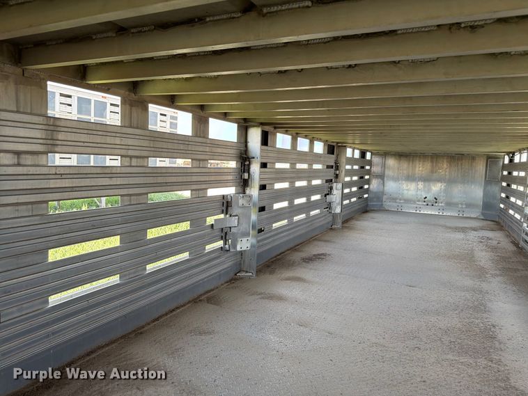 image for item EW8652 2006 Barrett livestock trailer