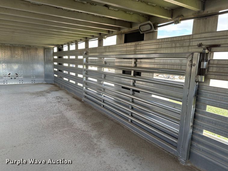 image for item EW8652 2006 Barrett livestock trailer