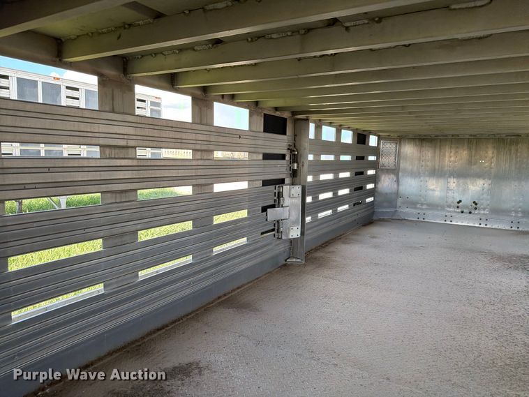 image for item EW8652 2006 Barrett livestock trailer