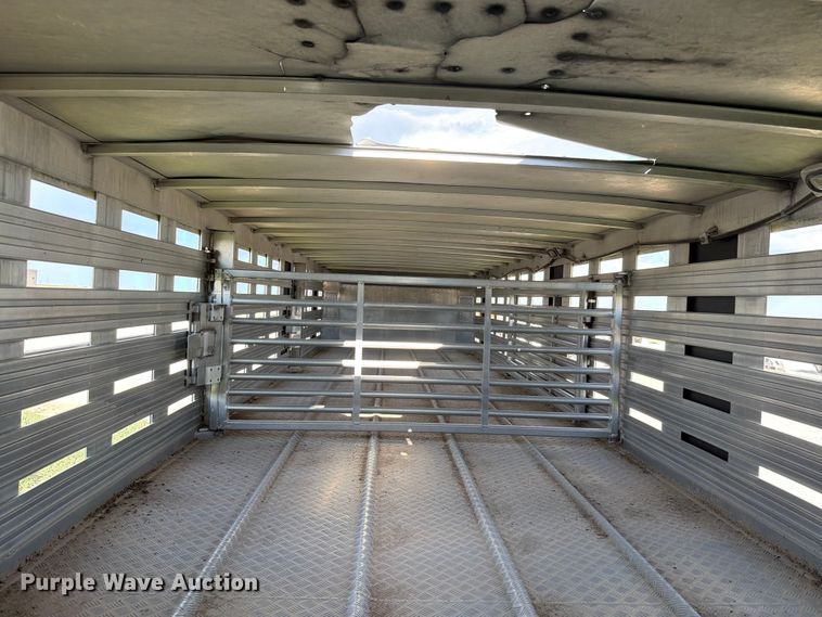image for item EW8652 2006 Barrett livestock trailer