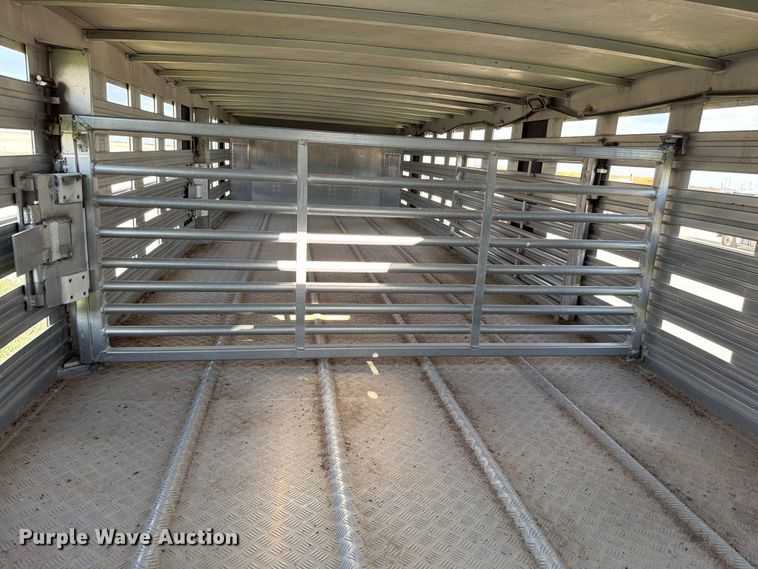 image for item EW8652 2006 Barrett livestock trailer