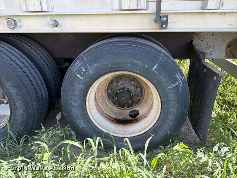 image for item EW8652 2006 Barrett livestock trailer