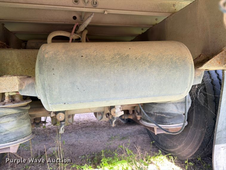image for item EW8652 2006 Barrett livestock trailer