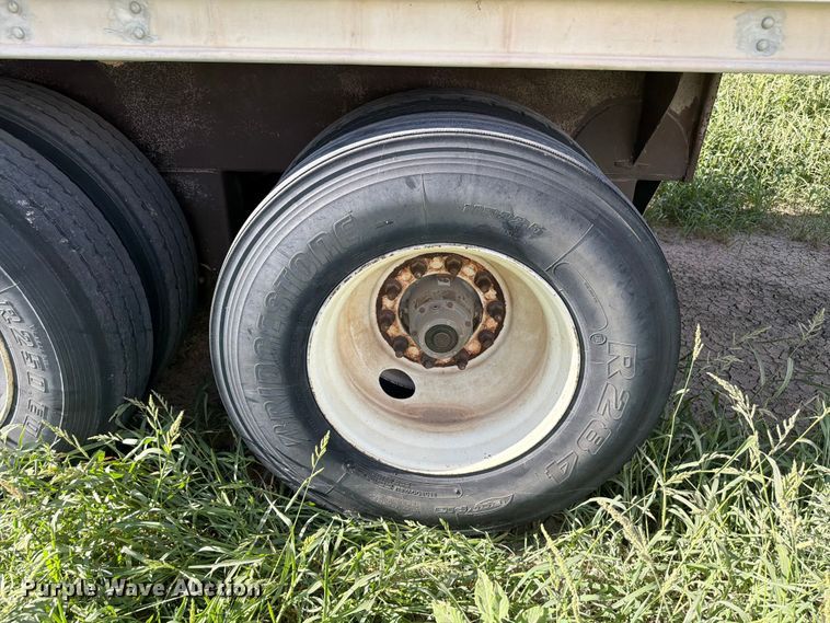 image for item EW8652 2006 Barrett livestock trailer