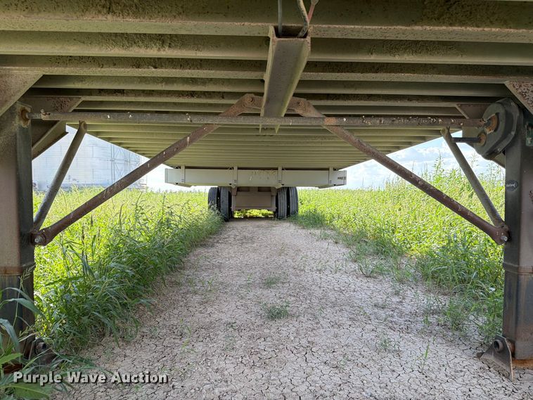 image for item EW8652 2006 Barrett livestock trailer