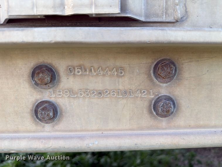 image for item EW8652 2006 Barrett livestock trailer