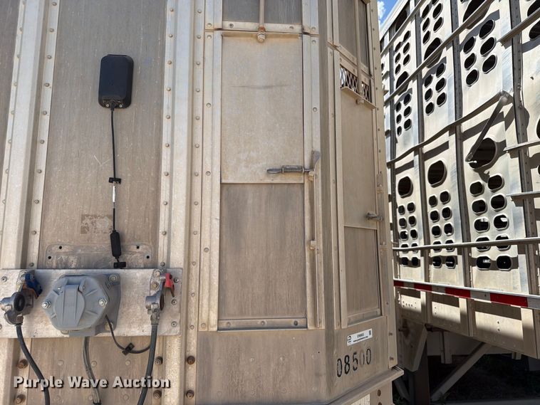 image for item EW8653 Barret livestock trailer
