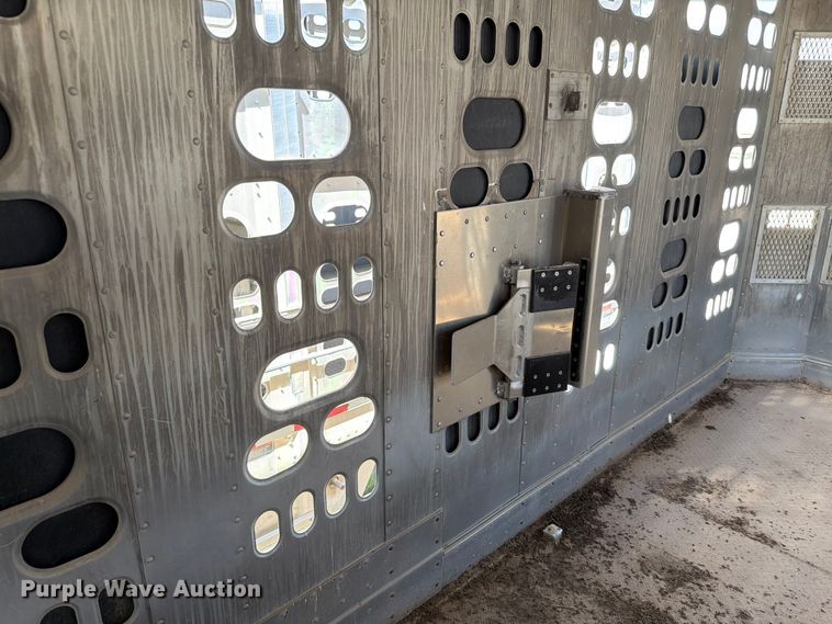 image for item EW8653 Barret livestock trailer