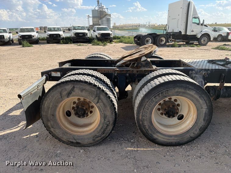 image for item EW8669 2017 Freightliner Coronado semi truck