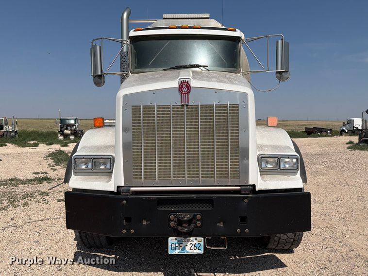 image for item EW8678 2013 Kenworth T800 feed delivery truck