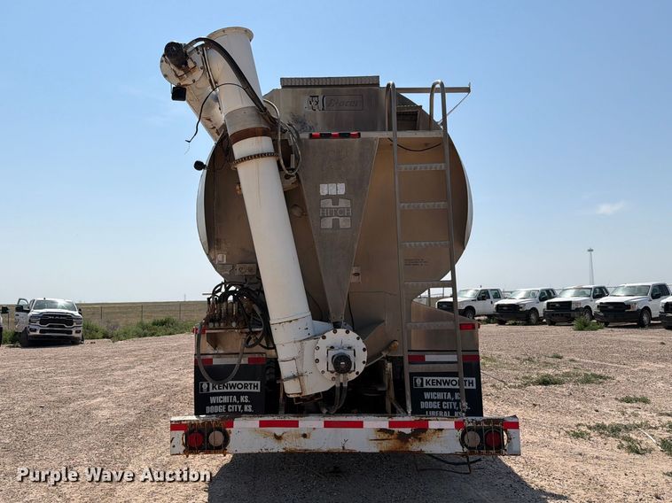 image for item EW8678 2013 Kenworth T800 feed delivery truck