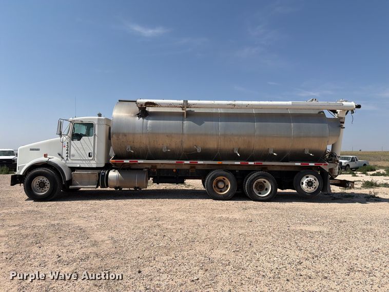 image for item EW8678 2013 Kenworth T800 feed delivery truck
