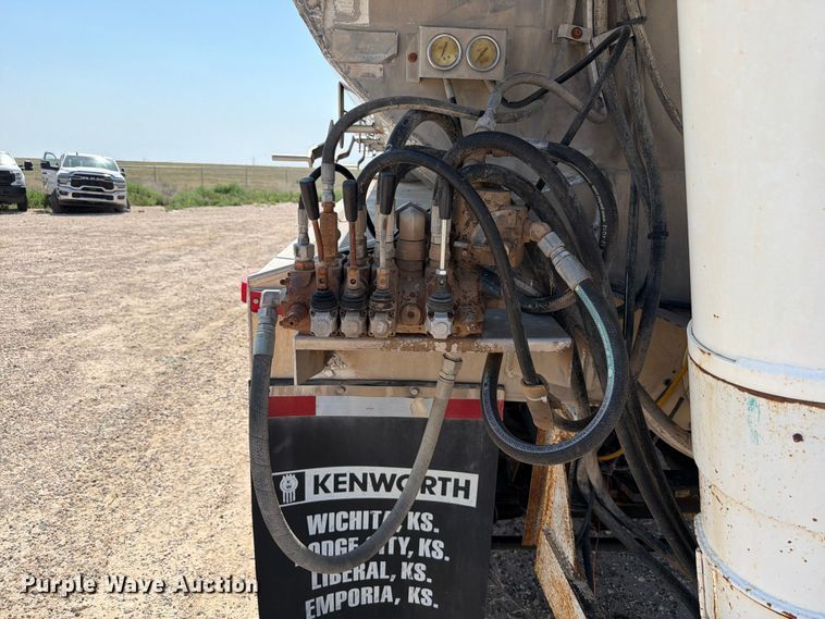 image for item EW8678 2013 Kenworth T800 feed delivery truck