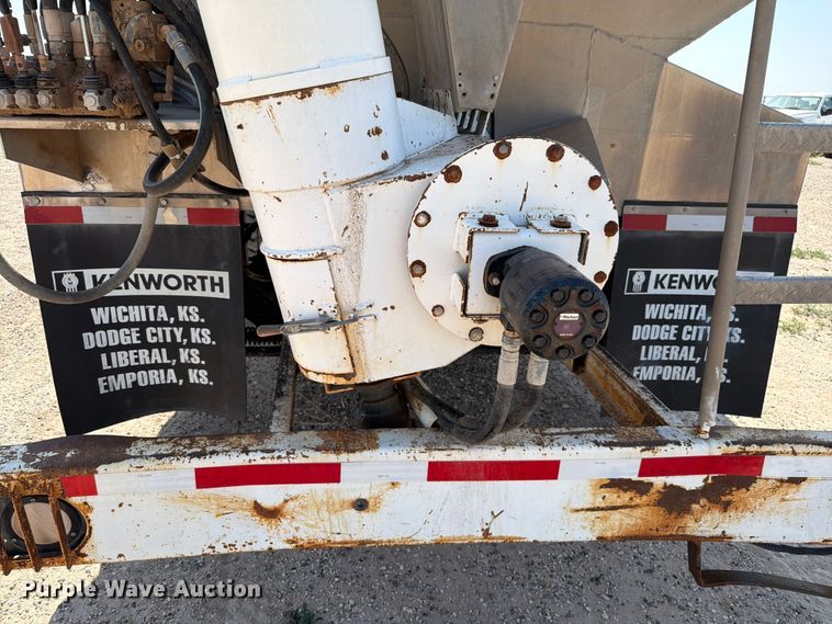 image for item EW8678 2013 Kenworth T800 feed delivery truck