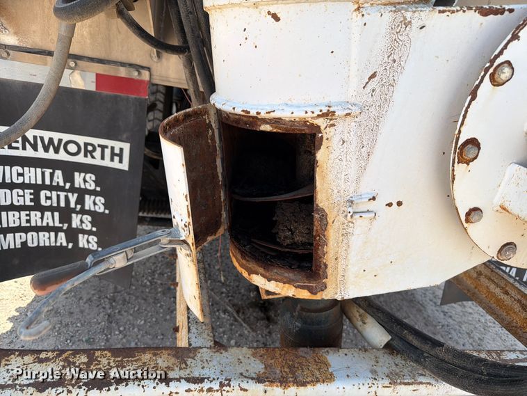 image for item EW8678 2013 Kenworth T800 feed delivery truck