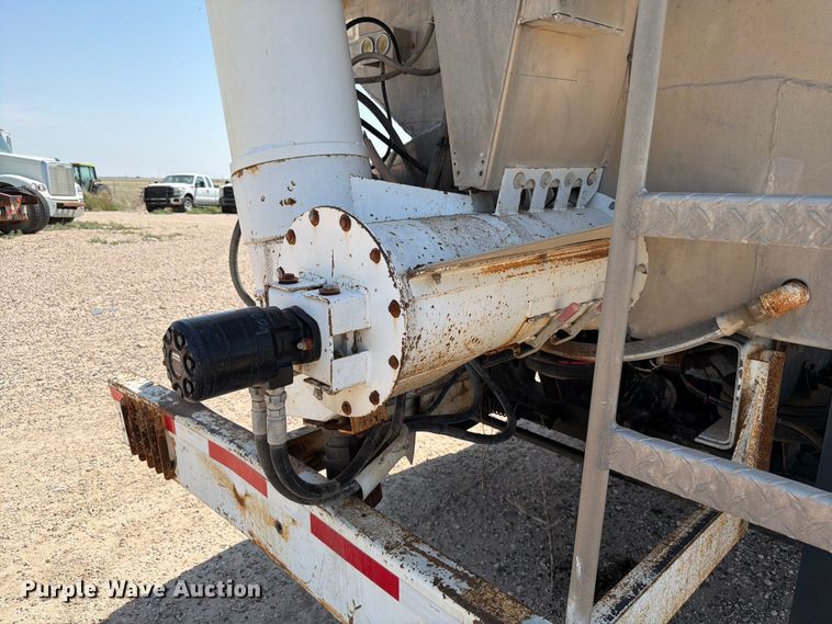 image for item EW8678 2013 Kenworth T800 feed delivery truck