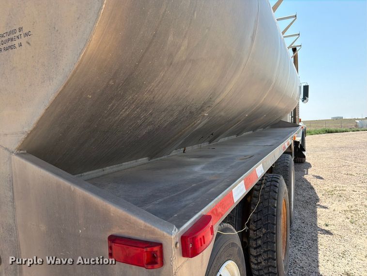 image for item EW8678 2013 Kenworth T800 feed delivery truck