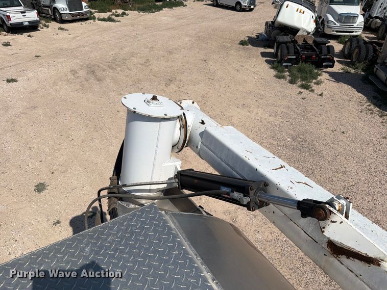 image for item EW8678 2013 Kenworth T800 feed delivery truck