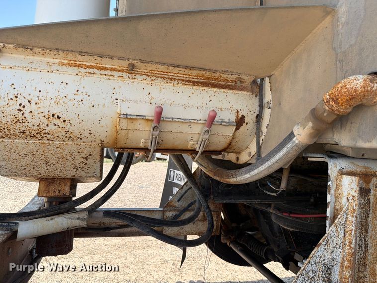 image for item EW8678 2013 Kenworth T800 feed delivery truck
