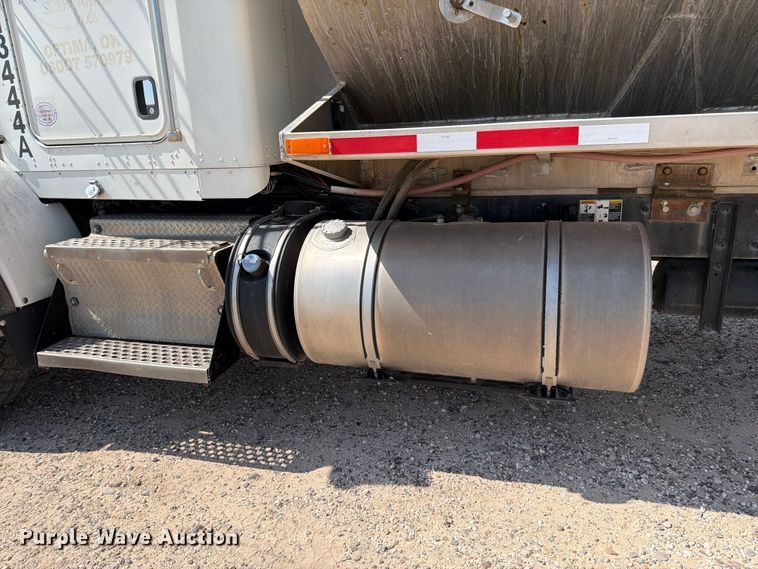 image for item EW8678 2013 Kenworth T800 feed delivery truck