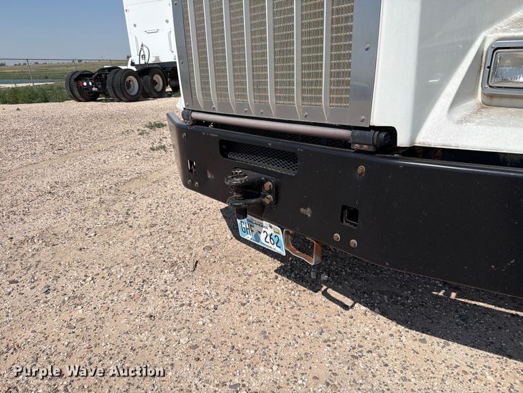 image for item EW8678 2013 Kenworth T800 feed delivery truck