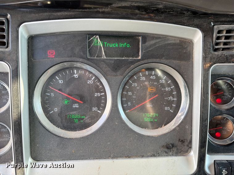 image for item EW8678 2013 Kenworth T800 feed delivery truck