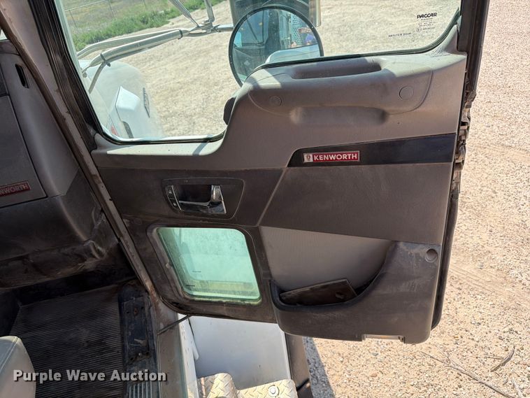 image for item EW8678 2013 Kenworth T800 feed delivery truck