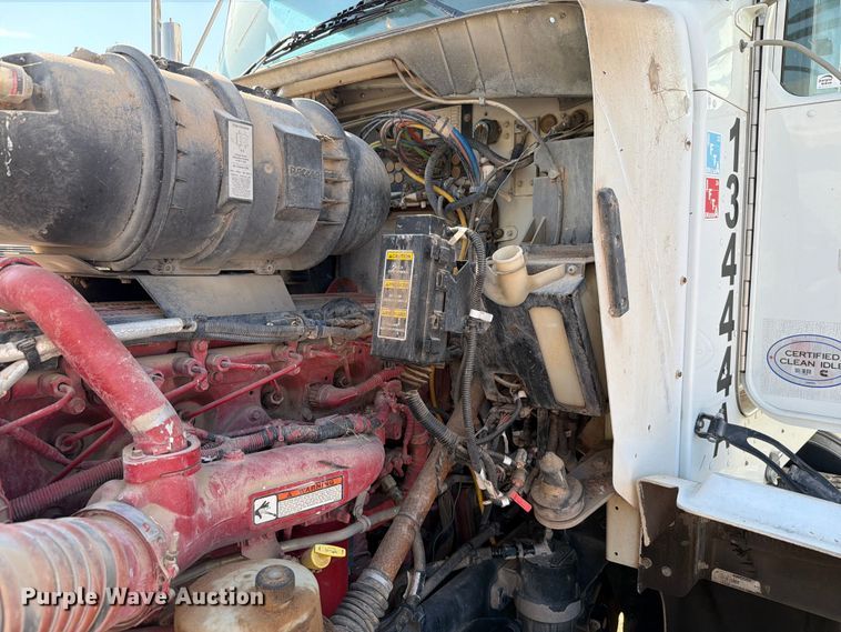 image for item EW8678 2013 Kenworth T800 feed delivery truck
