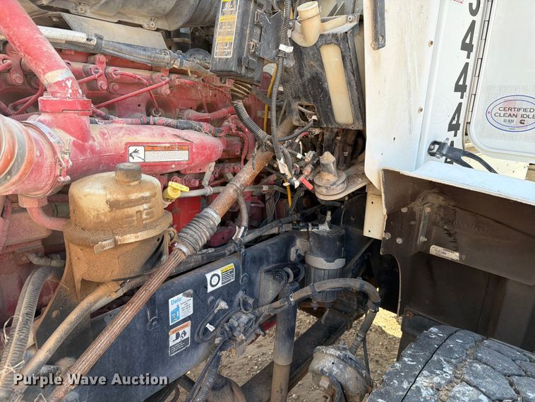 image for item EW8678 2013 Kenworth T800 feed delivery truck