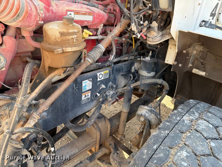 image for item EW8678 2013 Kenworth T800 feed delivery truck
