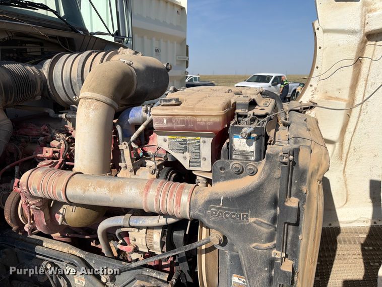 image for item EW8678 2013 Kenworth T800 feed delivery truck