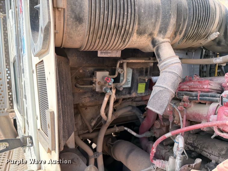 image for item EW8678 2013 Kenworth T800 feed delivery truck