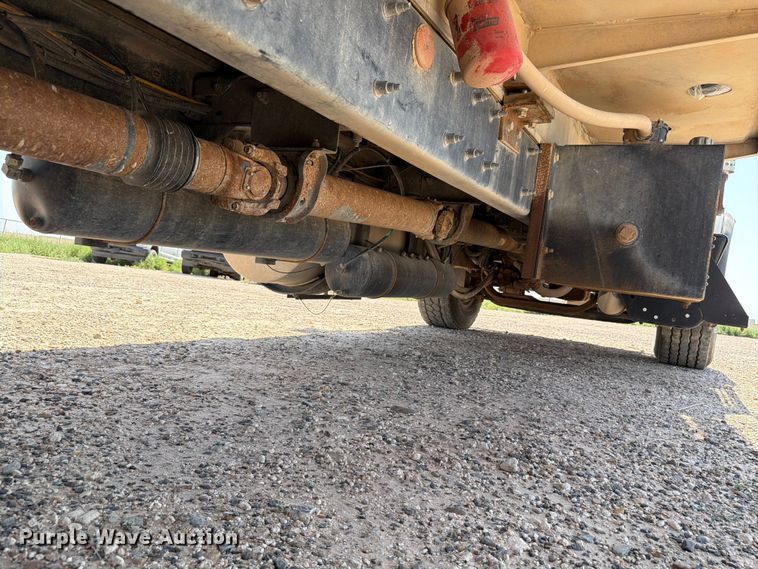 image for item EW8678 2013 Kenworth T800 feed delivery truck