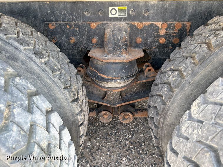 image for item EW8678 2013 Kenworth T800 feed delivery truck