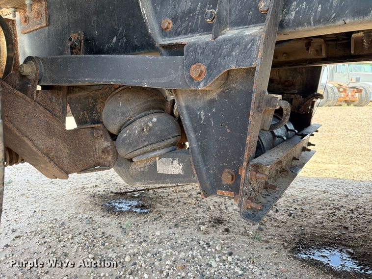 image for item EW8678 2013 Kenworth T800 feed delivery truck
