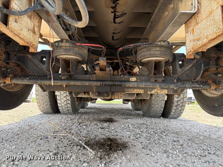 image for item EW8678 2013 Kenworth T800 feed delivery truck
