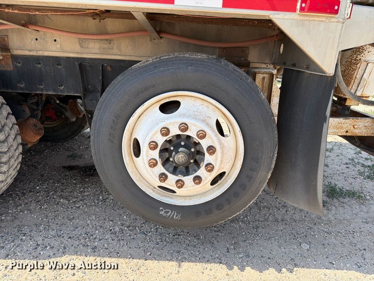 image for item EW8678 2013 Kenworth T800 feed delivery truck