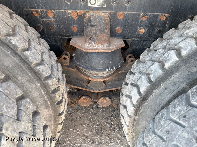 image for item EW8678 2013 Kenworth T800 feed delivery truck